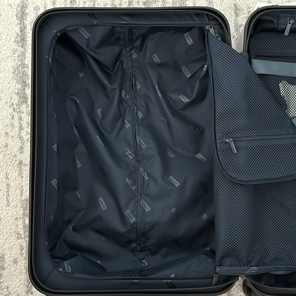 Away The Bigger Carry On in Cloud Gray brand new - Picture 9 of 15